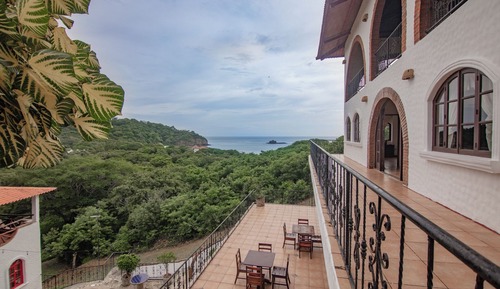 Quadruple Room with Private Bathroom