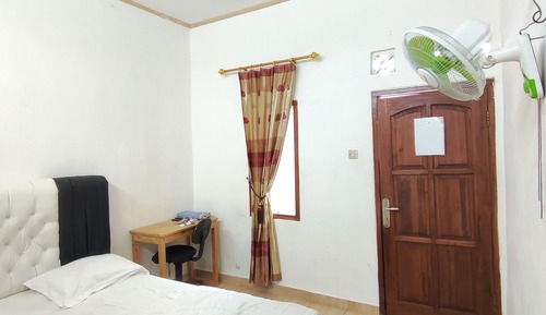 Basic Room, Courtyard View