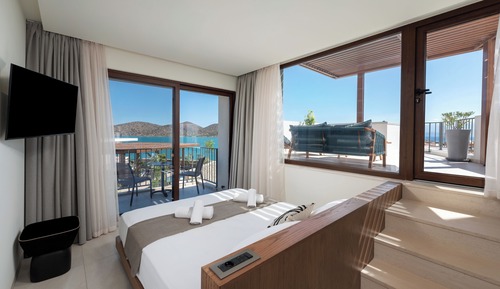 Executive Room with Outdoor Jetted Tub & Sea View