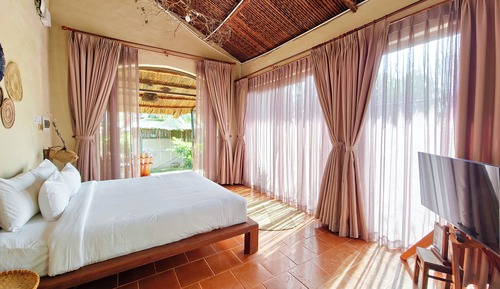 Junior Bungalow, Garden View