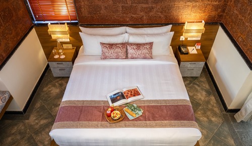 Room, 4 Bedrooms (Vivid Foliage)