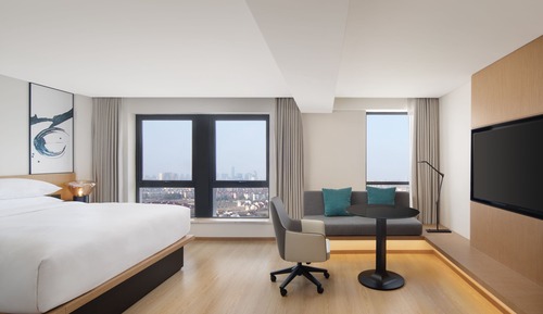 Executive Room, 1 King Bed, City View