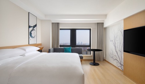 Suite, 1 King Bed, City View
