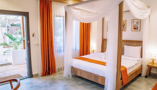 Standalone Bungalow with King Bed and Terrace