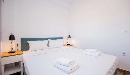 One bedroom Apartment with Pool Access