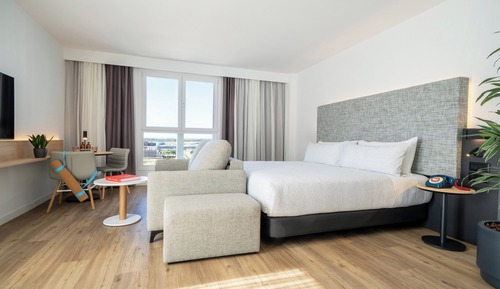 Room (The Loft (2+2))