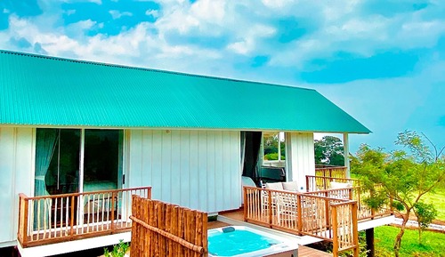 Panoramic Cabin, 2 Bedrooms, Hot Tub, Mountain View