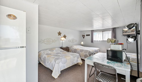 Room, 1 Queen Bed and 2 Double Beds