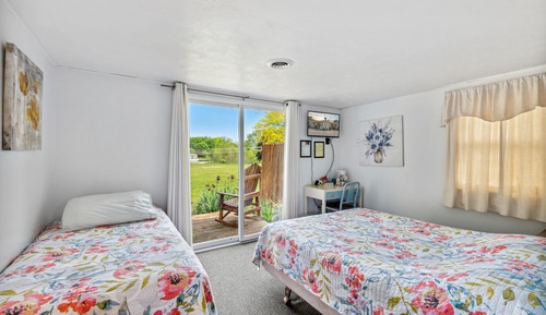 Room, 1 Queen Bed and 1 Twin Bed