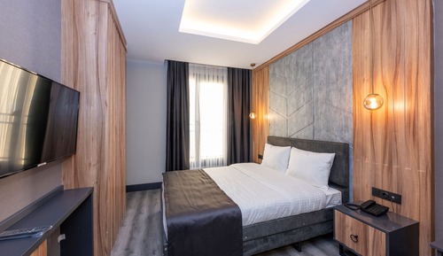 Standard Room, 1 Double Bed, Pool Access, City View