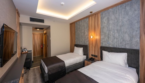 Standard Room, 2 Twin Beds, Pool Access, City View