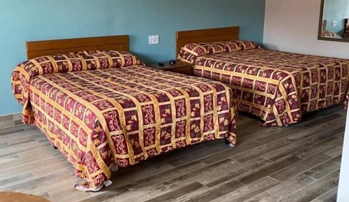 Basic Single Room, 2 Queen Beds