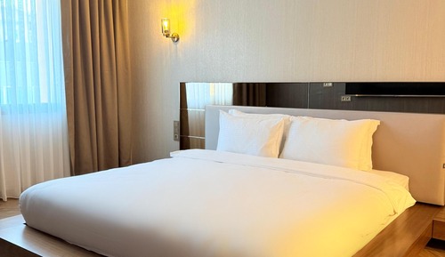 Senior Suite, 1 Double Bed with Sofa bed, Non Smoking, City View