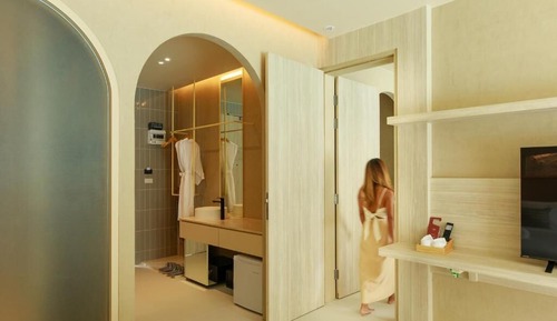 Family Room, Poolside