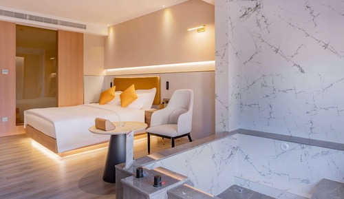 Deluxe Room, 1 King Bed, Non Smoking (Hot Spring)