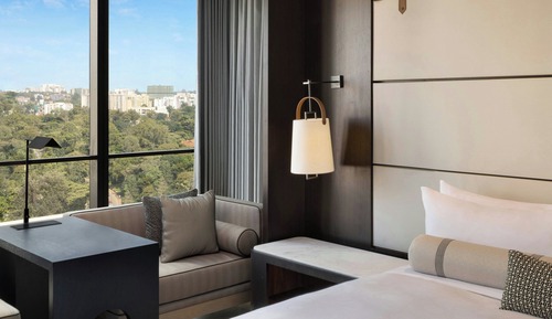 Club Room, 1 King Bed, Non Smoking, City View