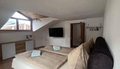 Apartment, 2 Bedrooms, Balcony, Mountain View