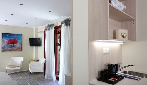 Superior Twin Room, Hot Tub, Partial Sea View