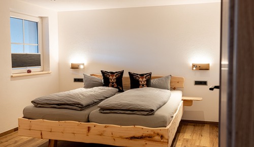 Condo, 2 Bedrooms, Pets Allowed (Hirsch)