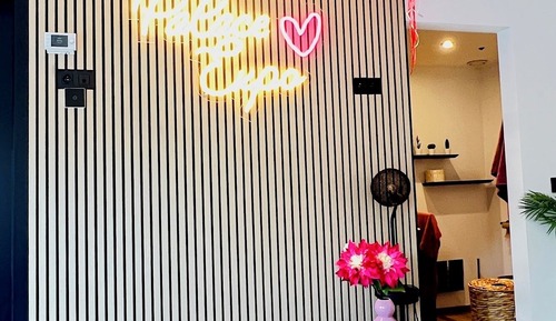 Luxury Suite (Pool, Jacuzzi, Private Parking)