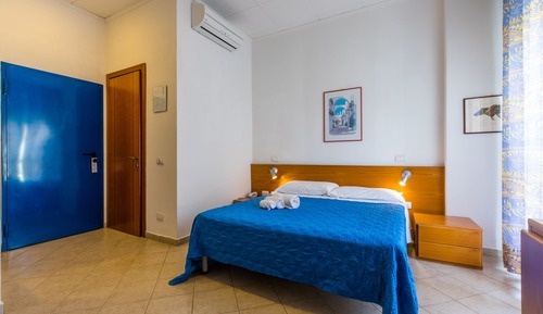 Comfort Quadruple Room, Partial Sea View