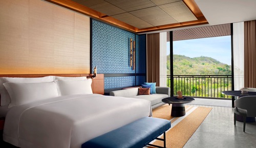 Flores Suite, 1 King, Partial Sea view