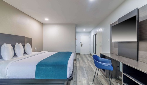 Standard Suite, 1 King Bed, Non Smoking, Kitchenette
