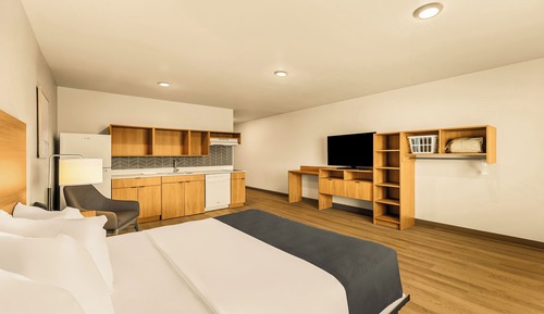 Studio Suite, Roll-in Shower