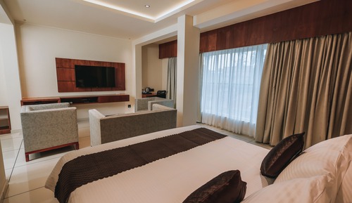 Junior Suite, 1 King Bed