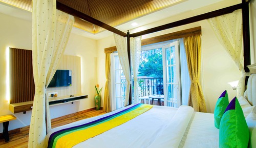 Deluxe Room with Pool View