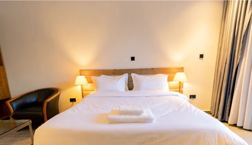 Junior Double Room Single Use, 1 Bedroom, Pool View