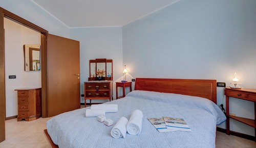 Family Apartment, 1 Bedroom (Verde Giada-shared pool &  parking)