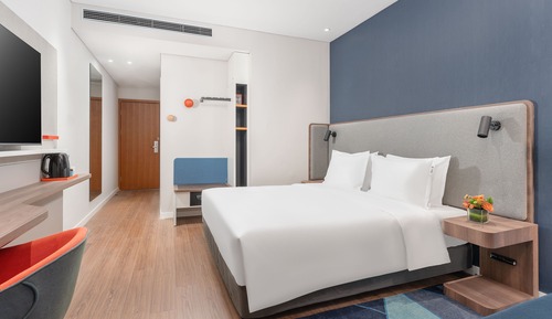 1 King Standard High Floor