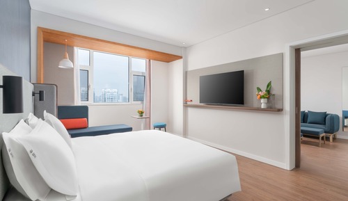 1 King 1 Bedroom Suite River View