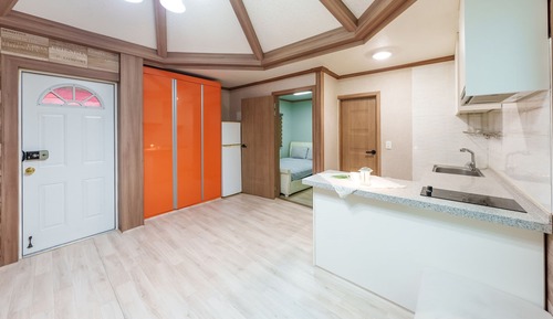 Basic Room, 1 Bedroom (red)