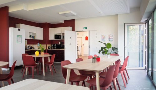 Classic Shared Dormitory, Women only