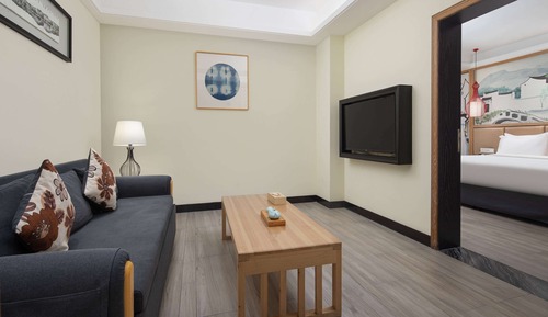 Suite, 1 King Bed, Non Smoking