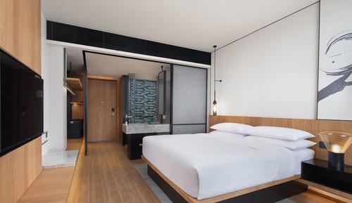 Standard Room, 1 King Bed