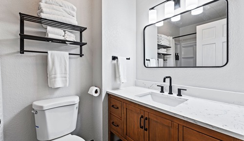 Renovated 2 Queen Suite