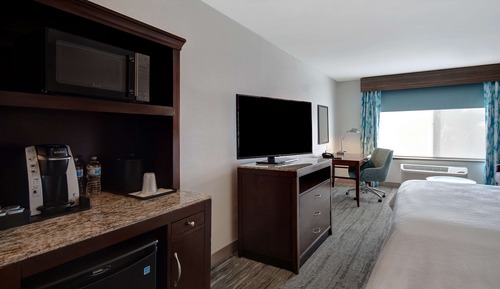 Premium Room, 1 King Bed (Drinks & Snacks)