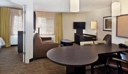 Suite, 1 Queen Bed with Sofa bed, Accessible (Mobility Roll in Shower One Bedroom)