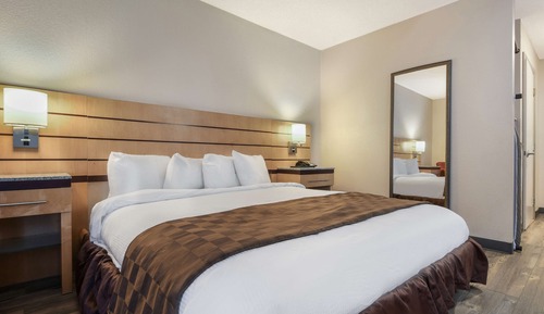 Standard Room, 1 Queen Bed, Accessible, Bathtub