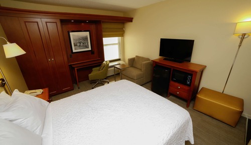 Room, 1 Queen Bed, Accessible (Hearing)