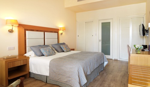 Superior Cabin, Pool Access, Garden View