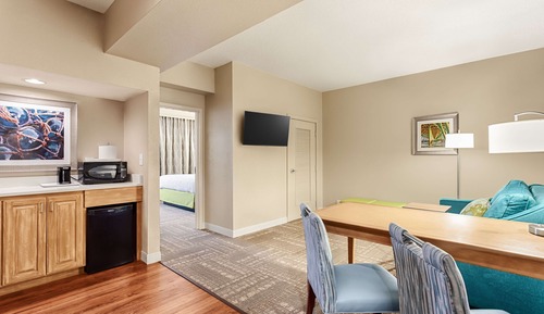 Suite, 1 King Bed, Accessible, Bathtub (Mobility & Hearing)