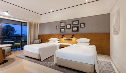 Deluxe Room, 1 King Bed, Balcony, Garden View