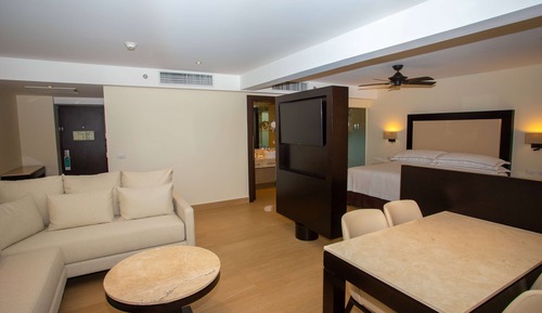 Junior Studio Suite (Royal Level)