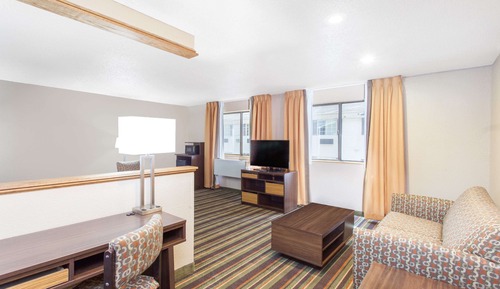 Studio Suite, 1 King Bed, Non Smoking