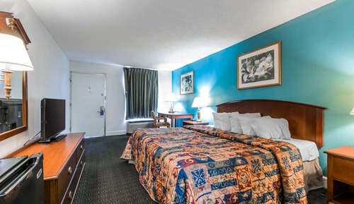Standard Room, 1 King Bed, Smoking