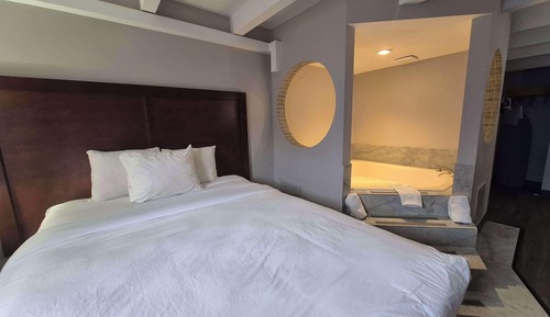 Suite, 1 Queen Bed, Non Smoking